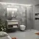 Modernes Badezimmer mit einer Wand aus sechseckigen Fliesen, einem Waschbecken mit Holzunterbau, einem Spiegel mit LED-Beleuchtung und einer Dusche. Ideal Standard Ausstattung sichtbar.